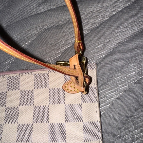 Louis Vuitton Key Pouch - Picture 5 of 7